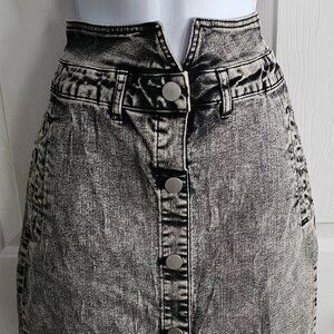 NWOT Venus Womens Sz6 Dark Denim Grey Skirt with Button Front Back Pockets Long